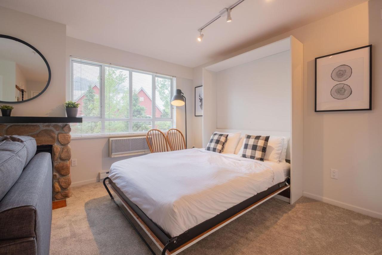 Eagle Lodge By Outpost Whistler Bagian luar foto