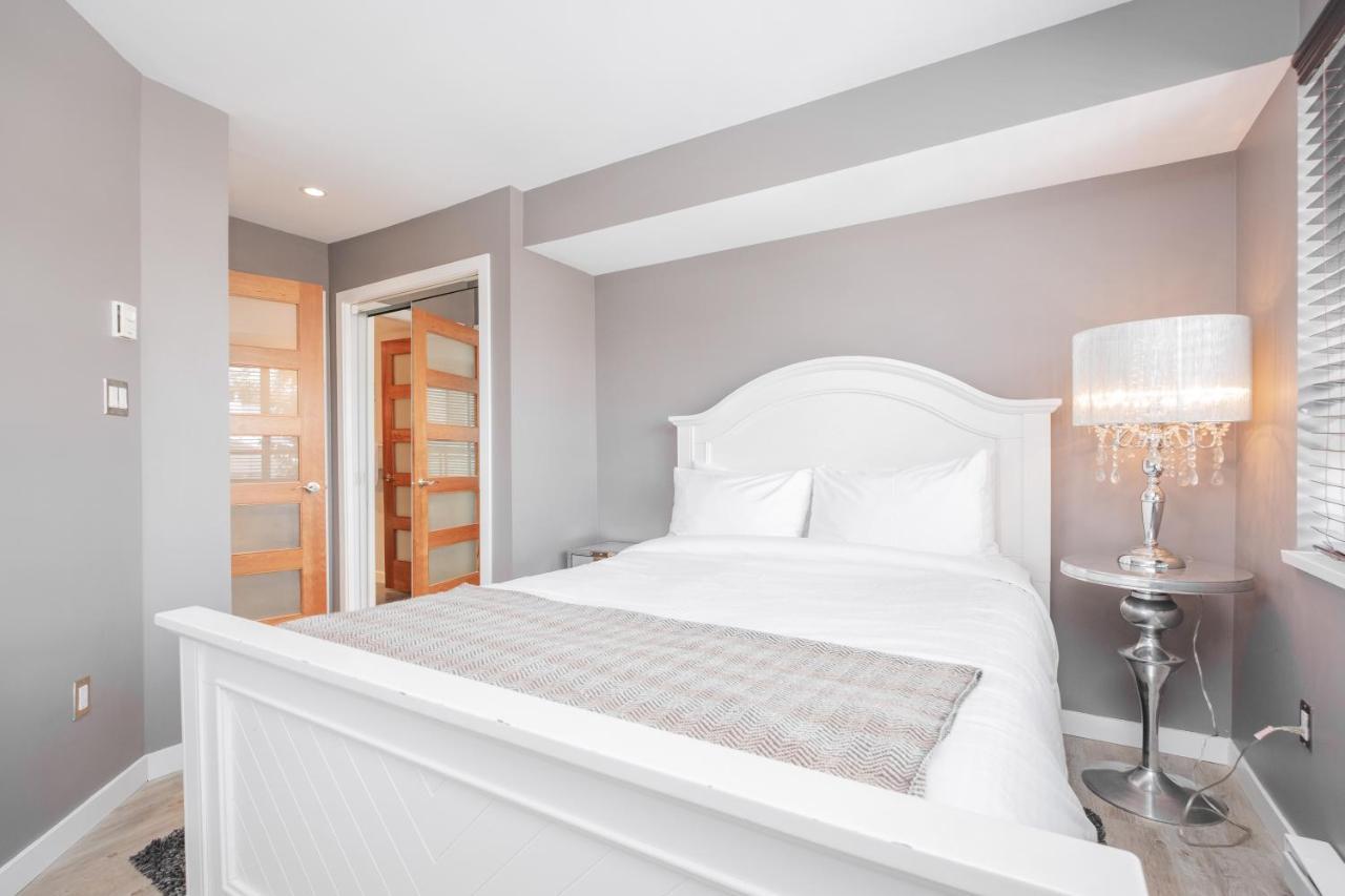 Eagle Lodge By Outpost Whistler Bagian luar foto