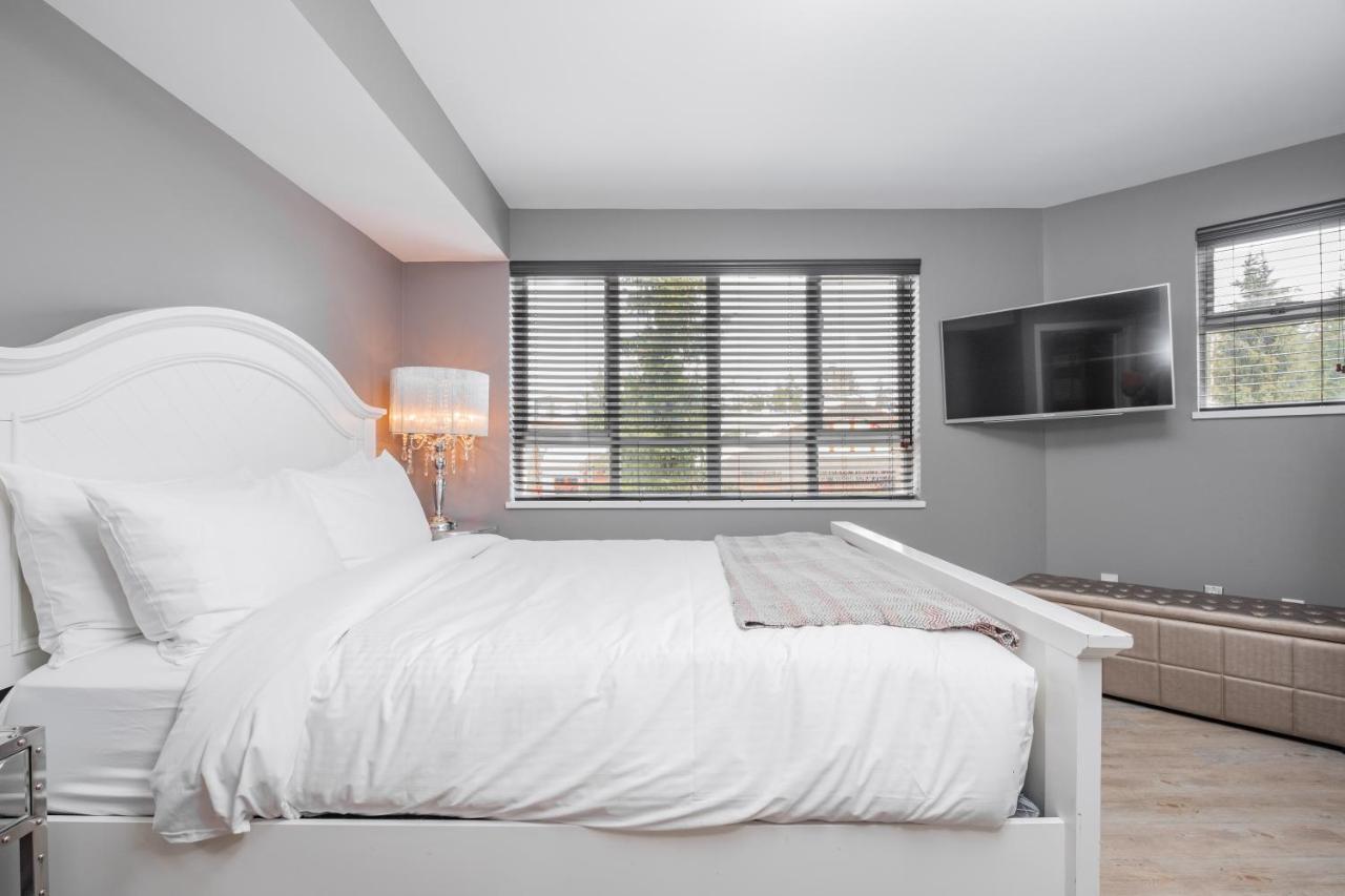 Eagle Lodge By Outpost Whistler Bagian luar foto