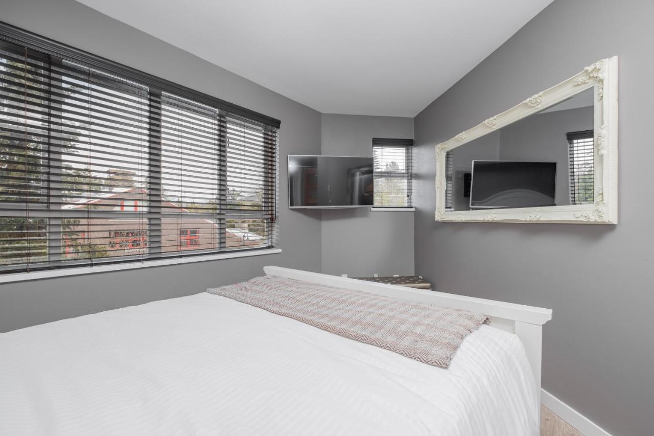 Eagle Lodge By Outpost Whistler Bagian luar foto