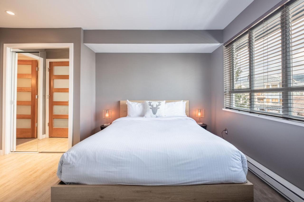 Eagle Lodge By Outpost Whistler Bagian luar foto