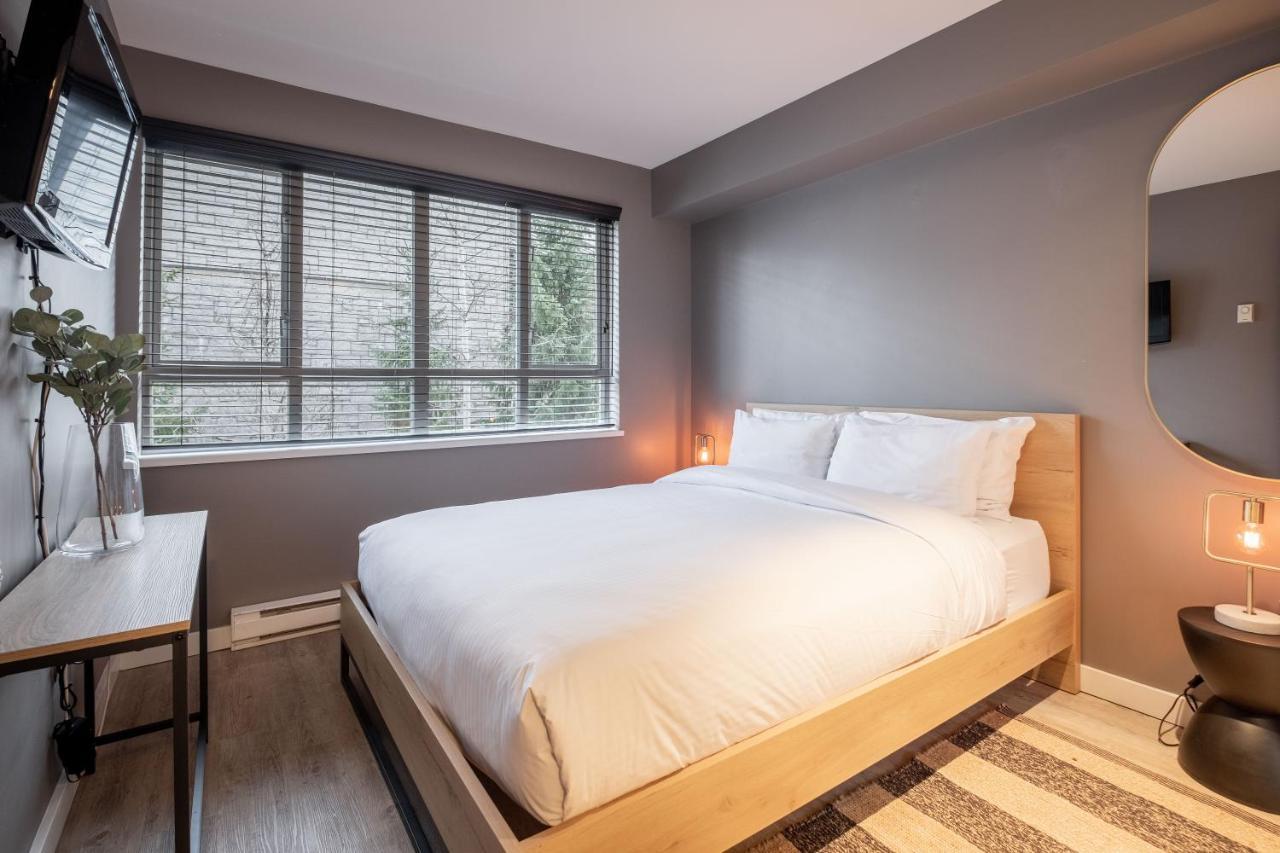 Eagle Lodge By Outpost Whistler Bagian luar foto