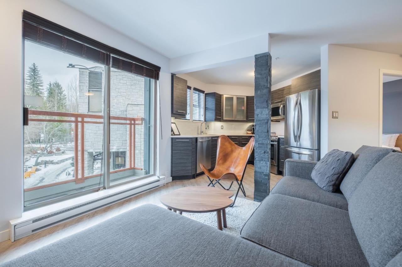 Eagle Lodge By Outpost Whistler Bagian luar foto