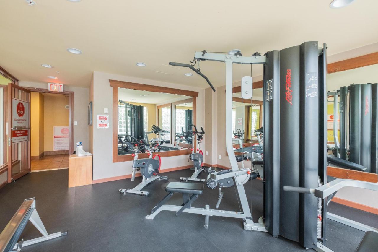 Eagle Lodge By Outpost Whistler Bagian luar foto
